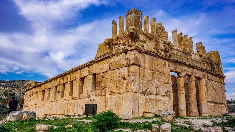 قصر عراق الامير